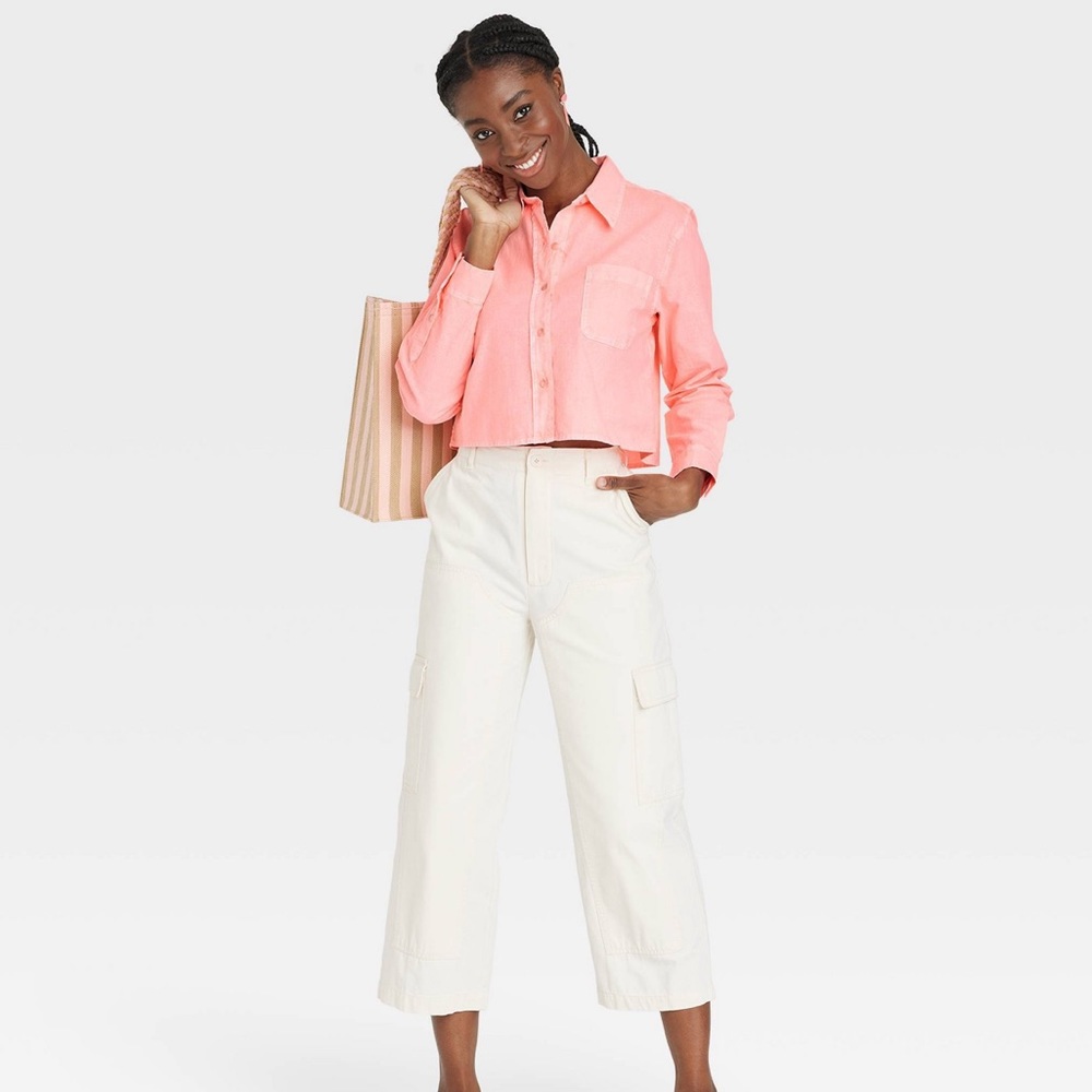 Woman’s long sleeve crop button down